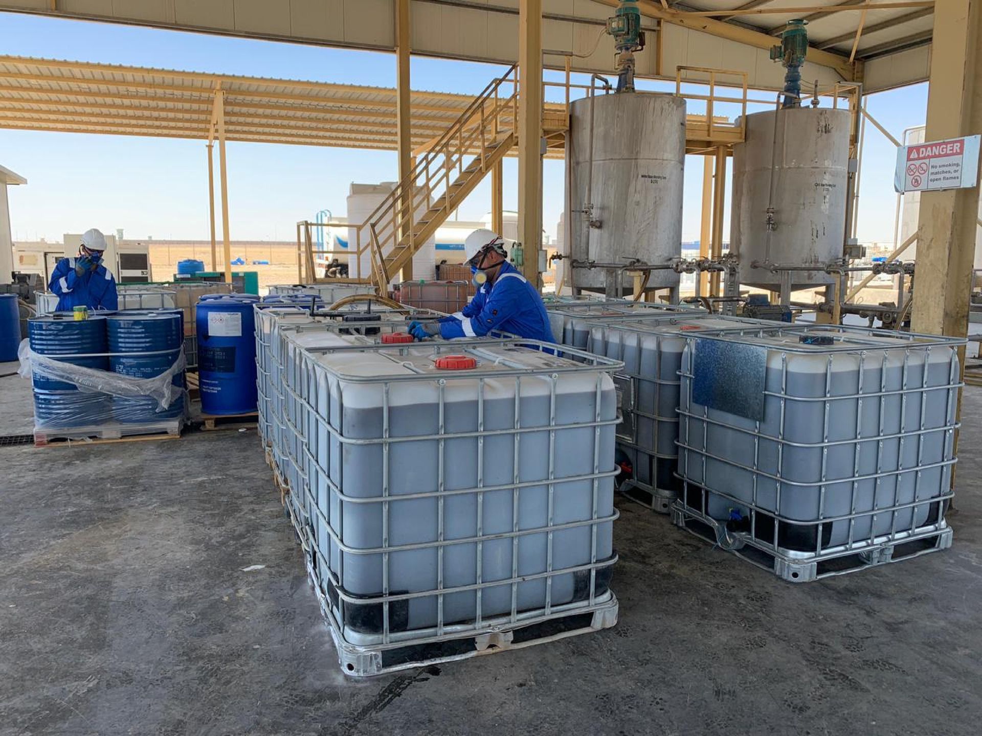 Blending tanks & tote storage